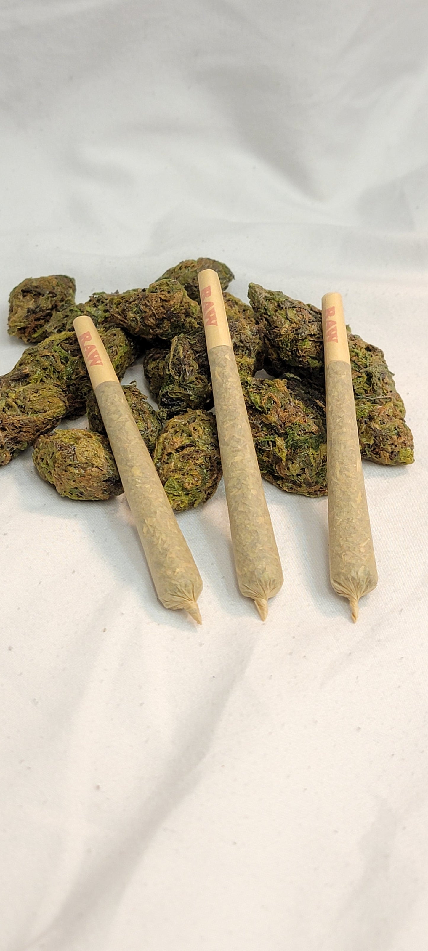 3 Pack Fake Joint Props – Realistic King Size Doobies | Movie Prop Weed Joints | Funny 420 Decor | Stoner Gift | Faux Cannabis Display - FAUX - 20 Decor420 accessory420 gift ideas