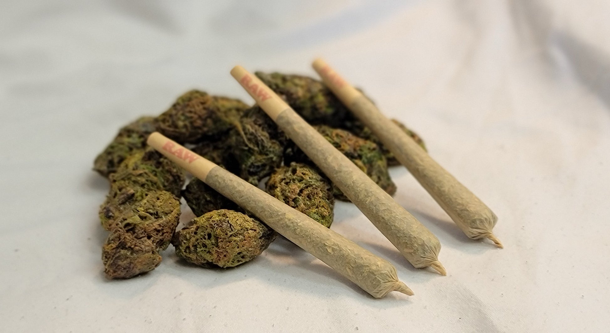 3 Pack Fake Joint Props – Realistic King Size Doobies | Movie Prop Weed Joints | Funny 420 Decor | Stoner Gift | Faux Cannabis Display - FAUX - 20 Decor420 accessory420 gift ideas