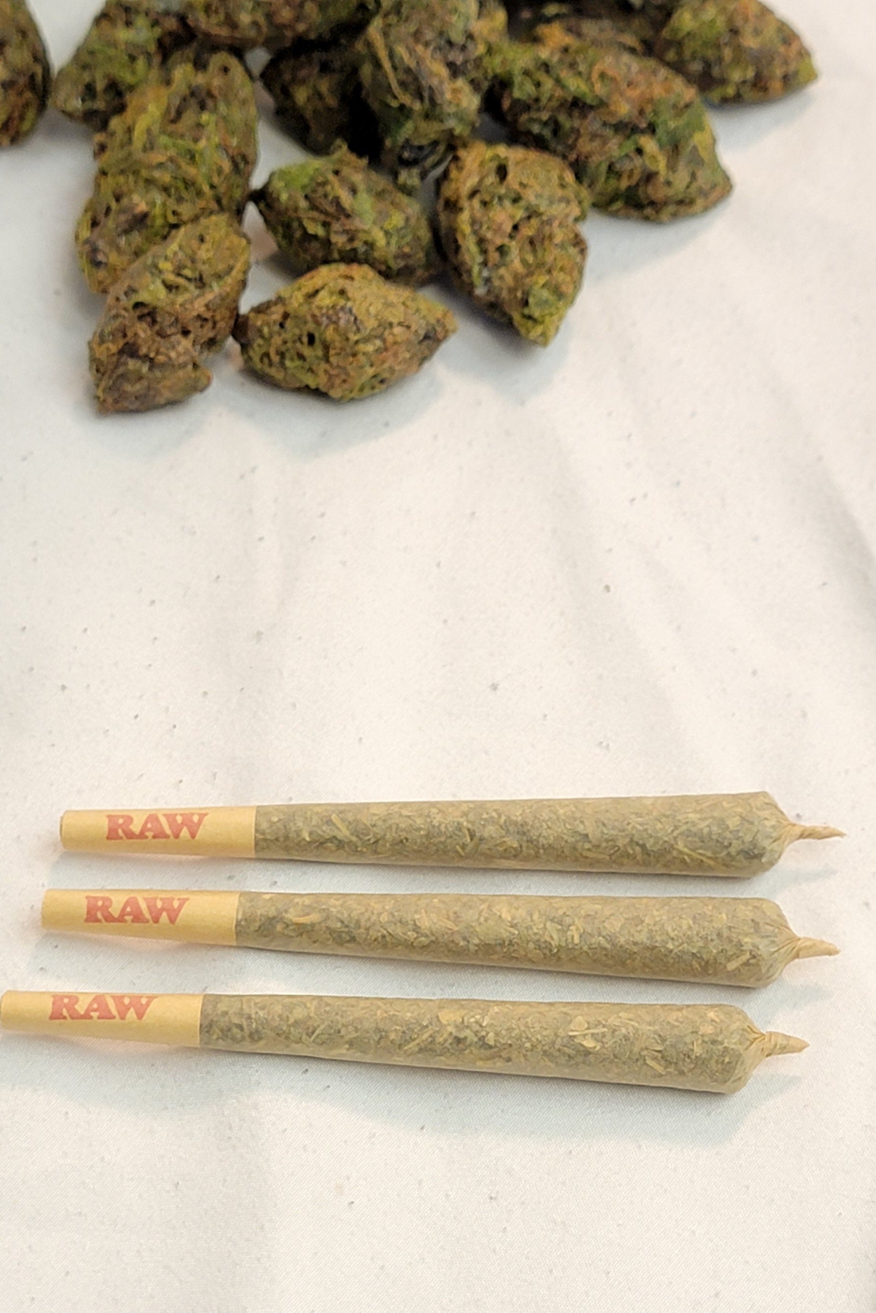 3 Pack Fake Joint Props – Realistic King Size Doobies | Movie Prop Weed Joints | Funny 420 Decor | Stoner Gift | Faux Cannabis Display - FAUX - 20 Decor420 accessory420 gift ideas