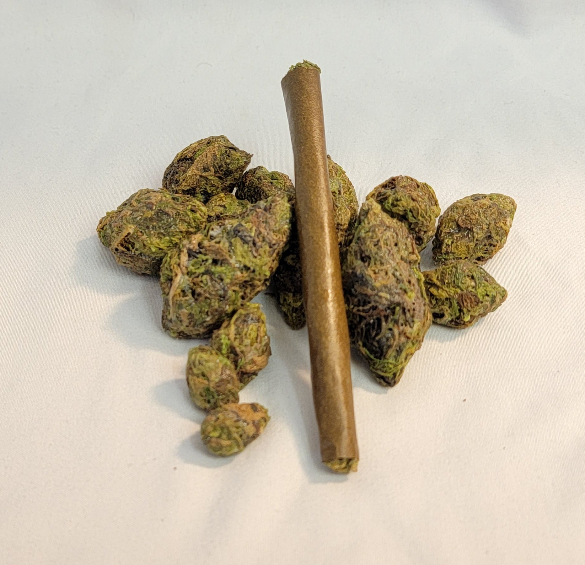 Realistic Fake Blunt Prop – 4.5" Faux Cannabis Blunt with Nug Tips – Handmade 420 Gag Gift, Weed Lover Novelty Decor - FAUX - 20 Decor420 accessory420 gift ideas